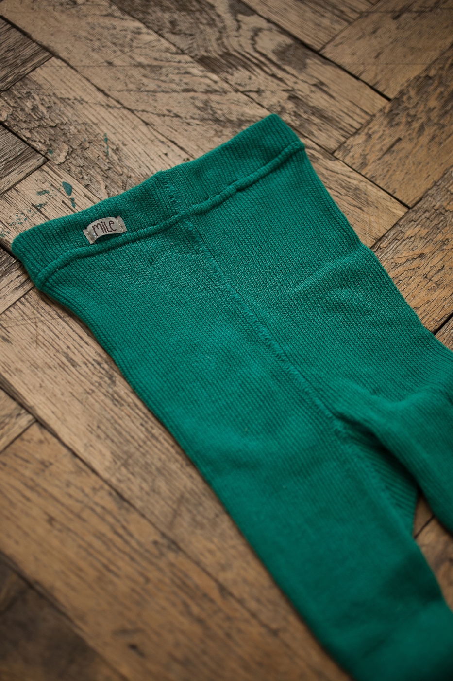dark-green tights without braces