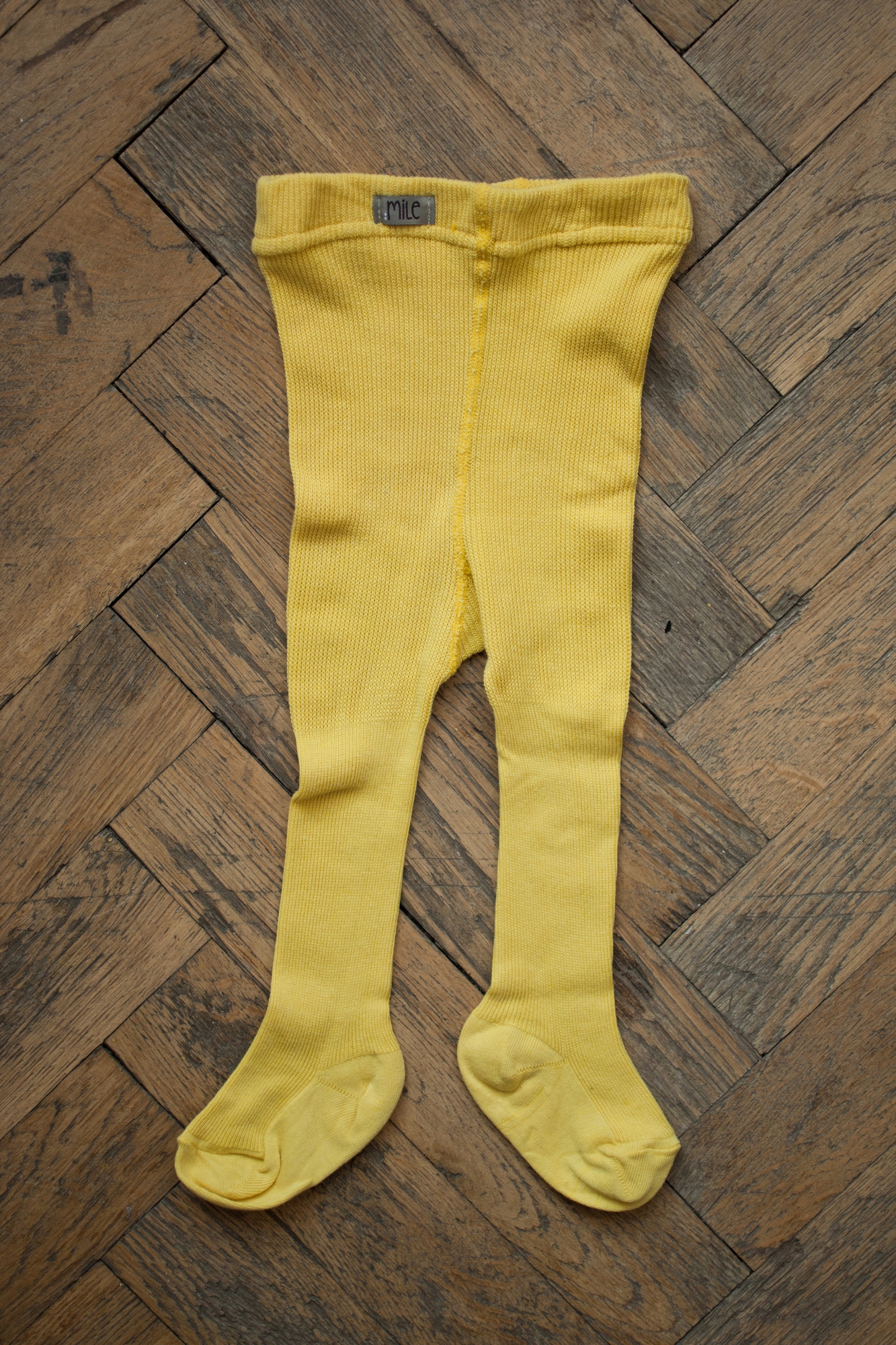 yellow tights without braces