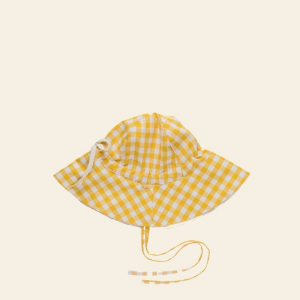 reversible hat ‘sunshiny’ shields from the summer sunshine.☀️ adjustable to fit heads of all shapes and sizes. yellow checkers on one side, a creamy double gauze on the other, just choose whatever fits the mood and the rest of the outfit. 🤍💛 #sunhat #summerdrop #milestreetfriends #newcollection #madeinslovakia #milekidsclothing #kamosizmilejulice
